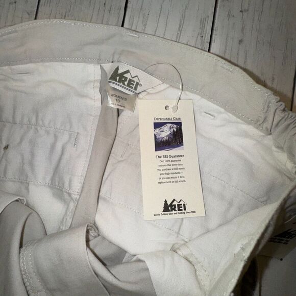 Vintage REI 'Mountain' High Waisted Pleated Hiking Shorts Womens Size 10 NWT - Picture 4 of 5